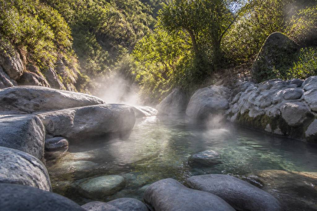 Bains chauds en Corse : où profiter des sources thermales naturelles