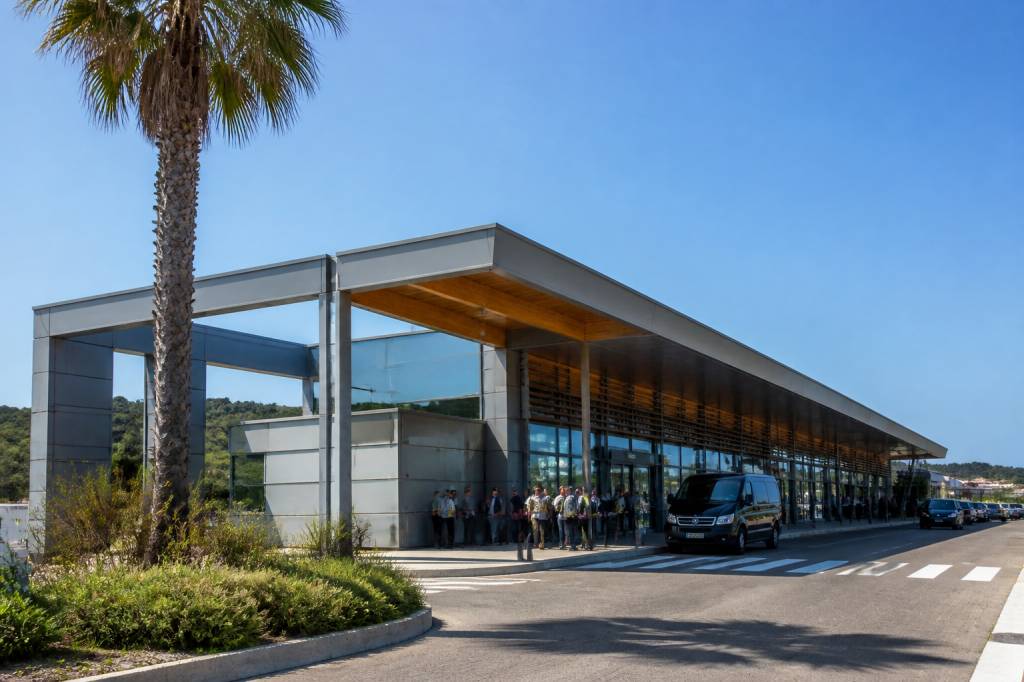 Aéroport propriano : comment rejoindre la ville et organiser son séjour