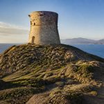 Tours génoises en Corse : histoire, rôle et sites à découvrir