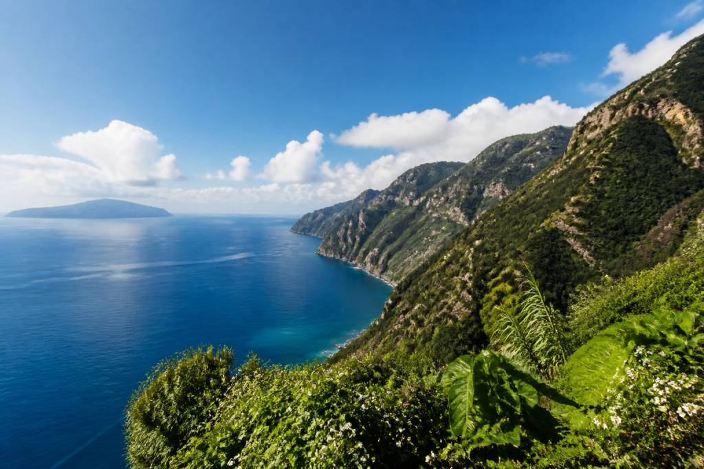 Acores et madere : quelle destination choisir pour un voyage inoubliable