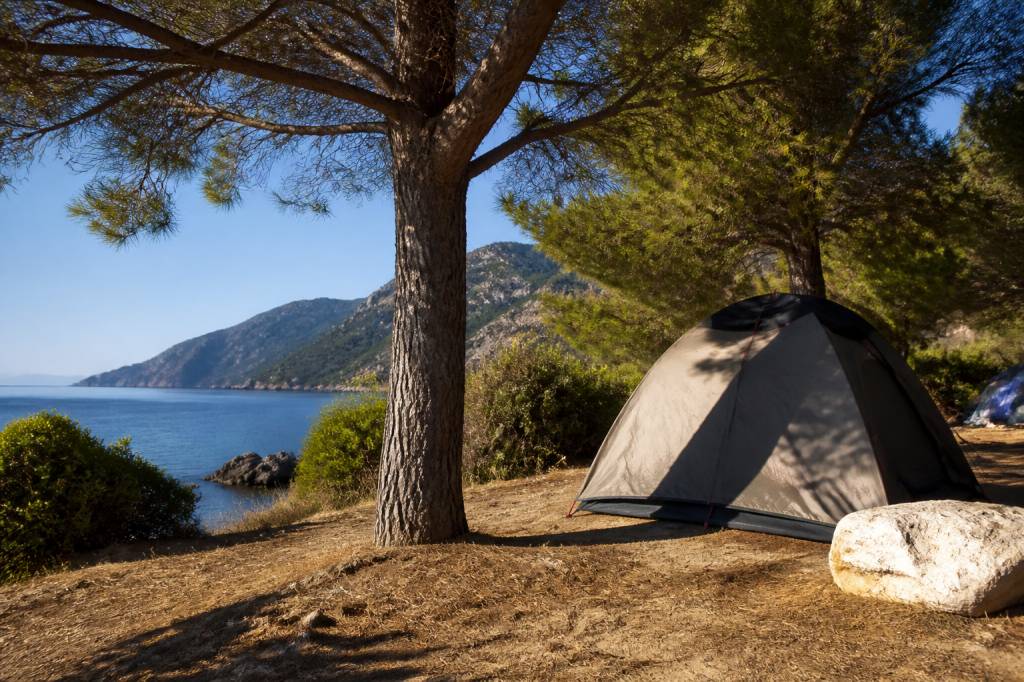 Camping municipaux en Corse : où camper à petit prix sur l’île
