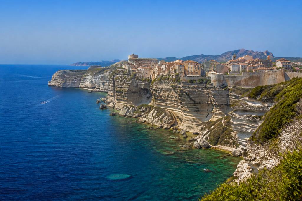Carte de la Corse avec les villes et villages : guide pratique pour repérer les principaux lieux de l’île