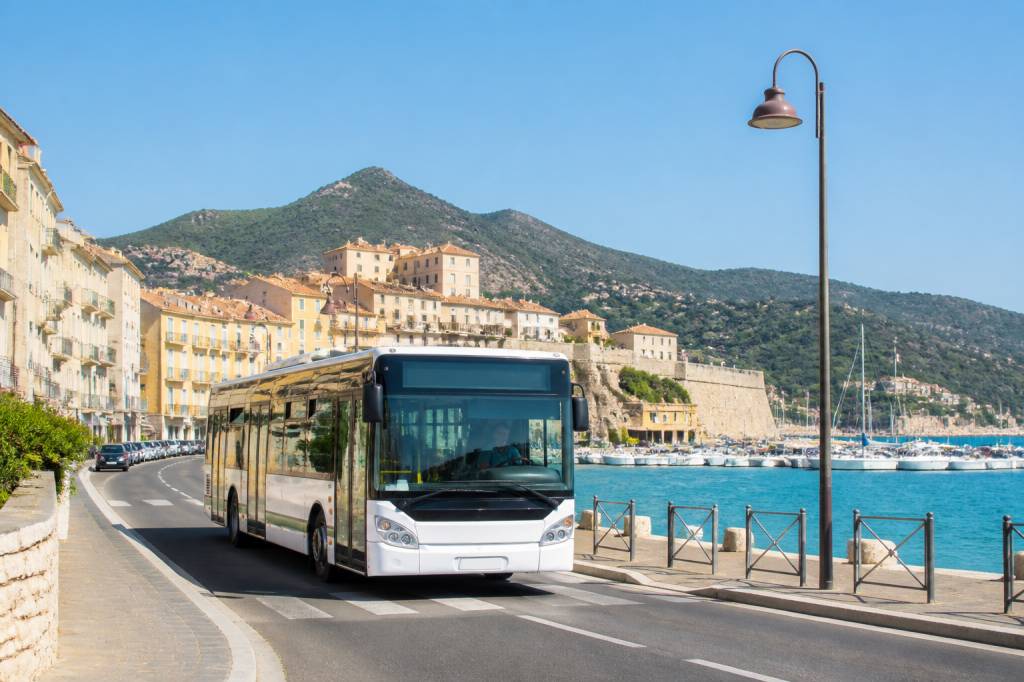 Transport en commun corse : guide pratique pour se déplacer sur l’île