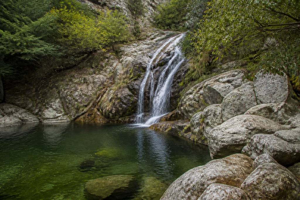 Cascade de la Valla Scarpa : itinéraire et conseils pour découvrir ce site naturel en Corse
