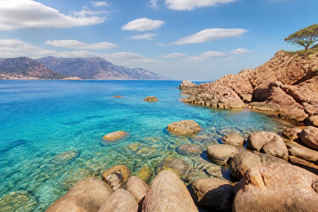 Agence de voyage Grenade : organiser un séjour inoubliable en Corse