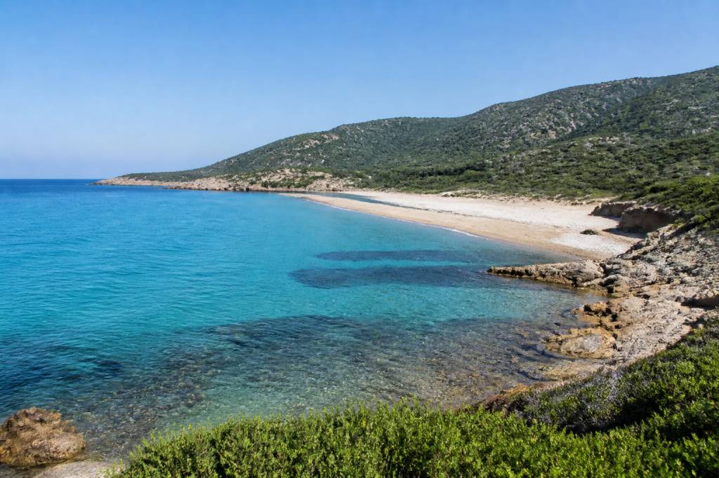Baie de Crovani : guide pour découvrir une plage sauvage de Corse