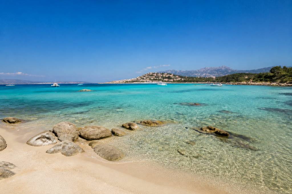 Calvi strand : guide des plus belles plages de Calvi en Corse