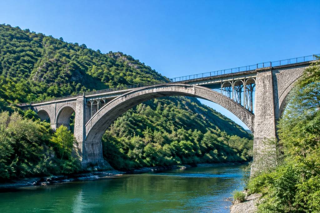 Pont Eiffel en Corse : histoire et découverte d’un ouvrage insolite