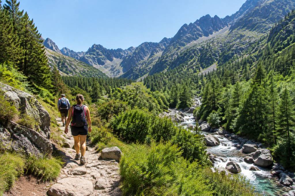 Randonnée facile dans la vallée de la Restonica : itinéraires et conseils pour tous les niveaux